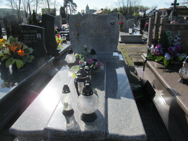 Grób Karolina Wilkos